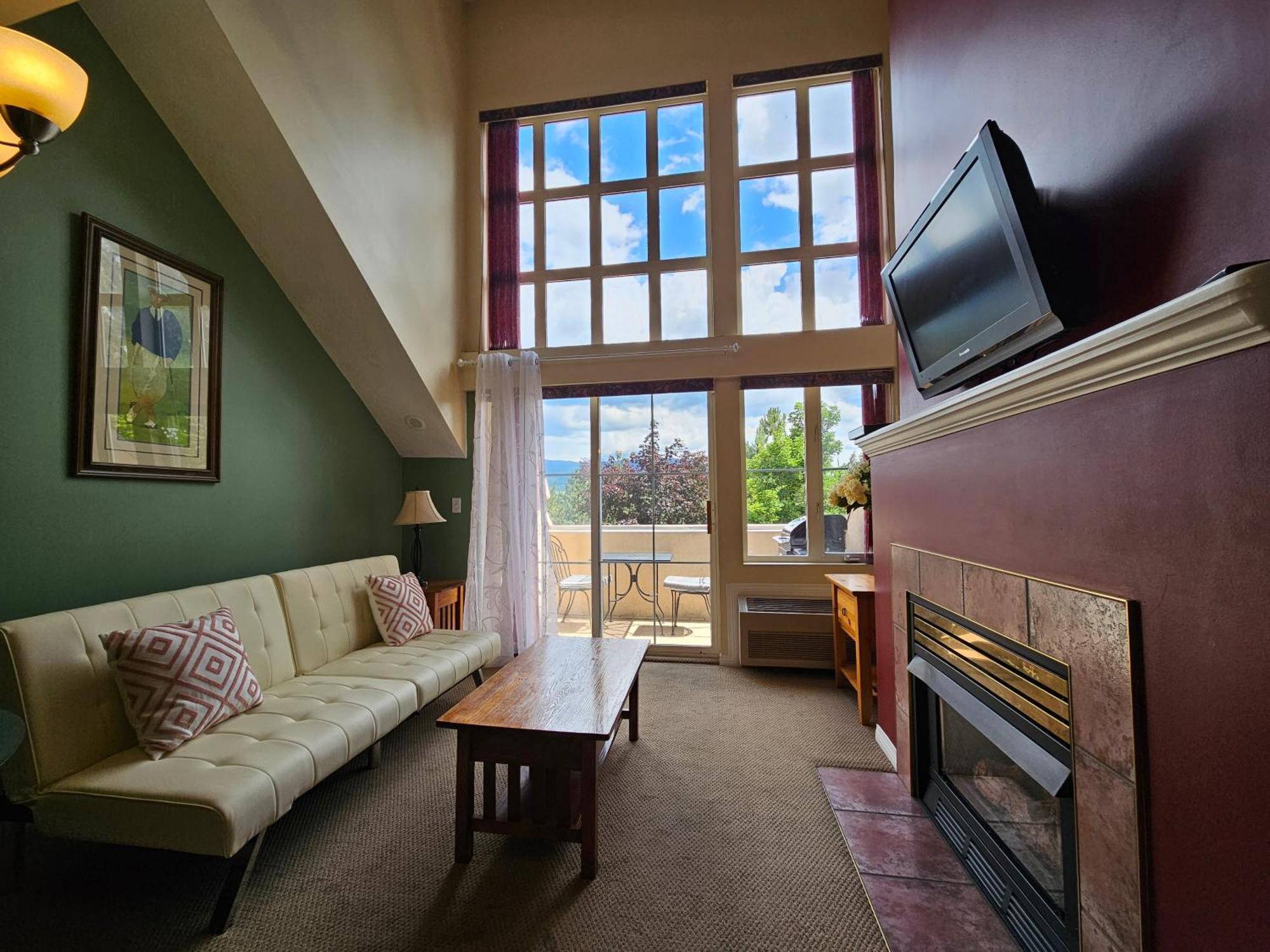 Borgata Lodge Resort Kelowna Zewnętrze zdjęcie