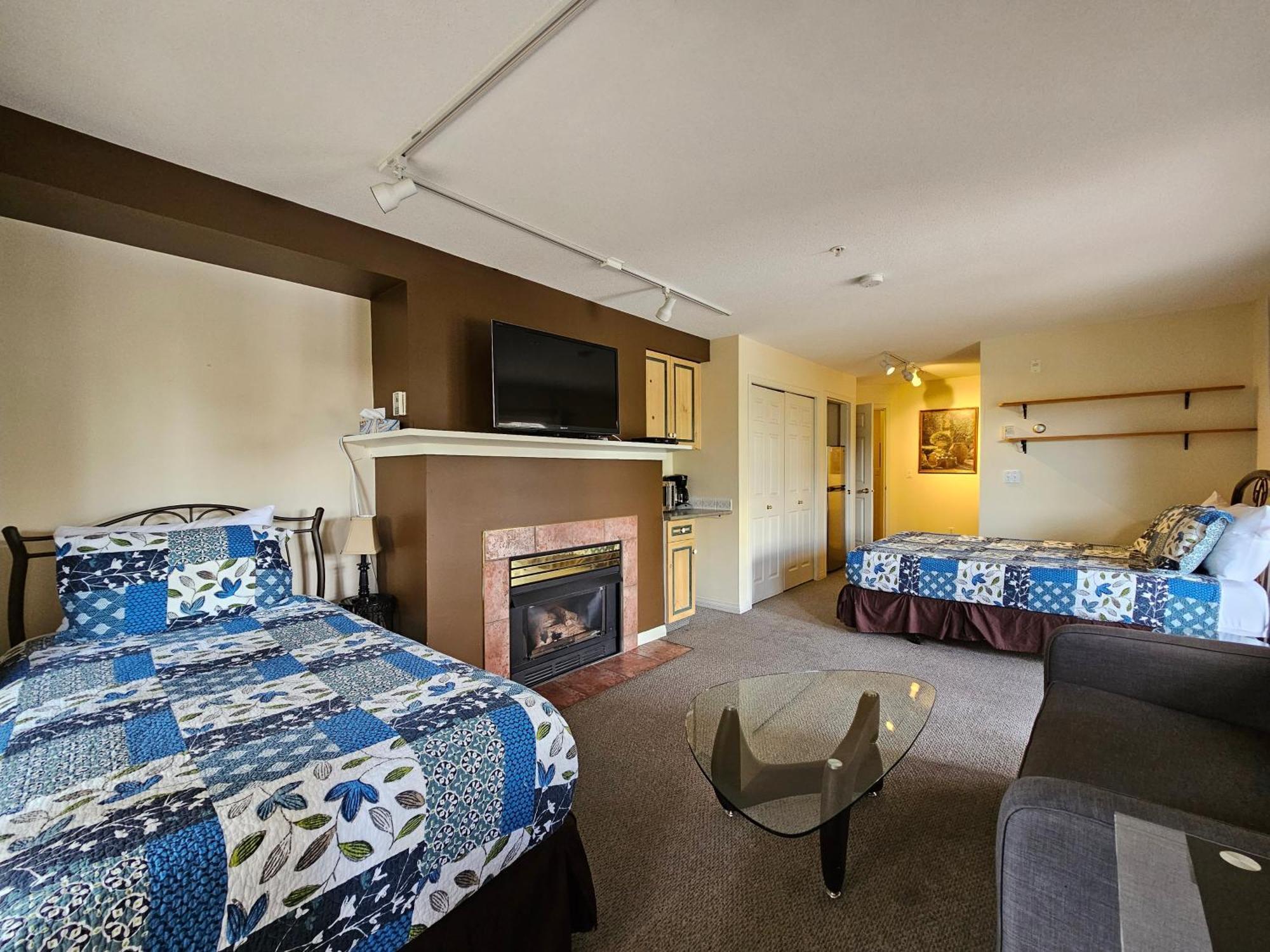 Borgata Lodge Resort Kelowna Zewnętrze zdjęcie